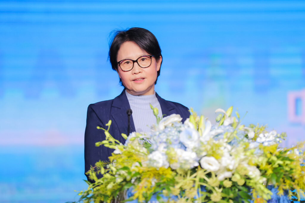 MOUs between CHINALUX and Shanghai Huangpu Overseas Friendship Association, Shanghai Overseas Chinese Entrepreneurs Federation